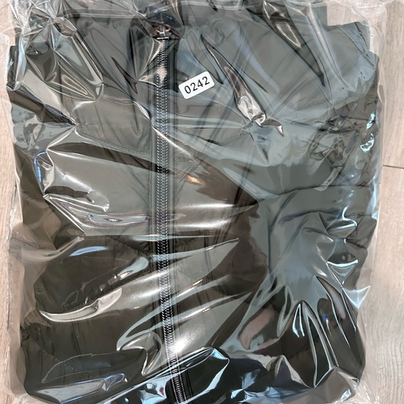 Michael Kors Packable Down Fill Puffer Jacket in Olive - Picture 10 of 10